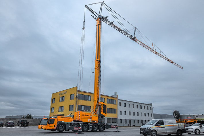 Cause for celebration: Liebherr delivers 1000th mobile construction crane